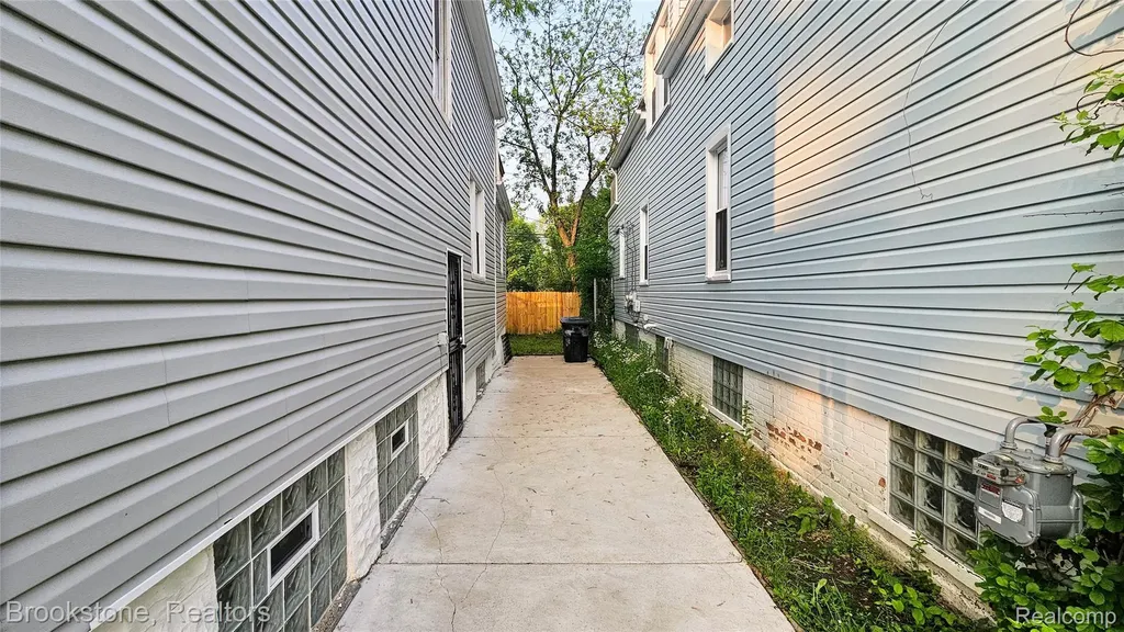 2520 Seyburn Street Detroit City MI 48214