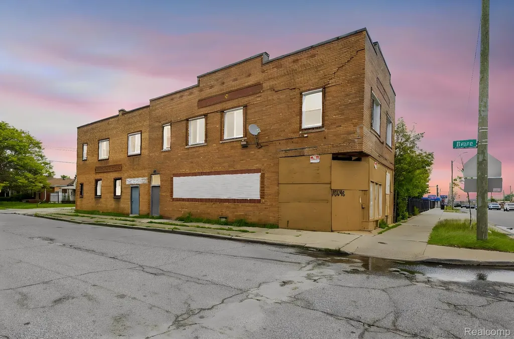 18648 W Warren Avenue Detroit City MI 48228