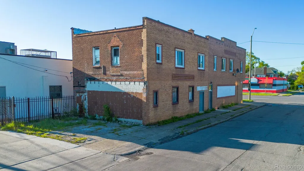 18648 W Warren Avenue Detroit City MI 48228