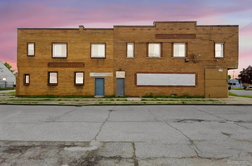 18648 W Warren Avenue Detroit City MI 48228