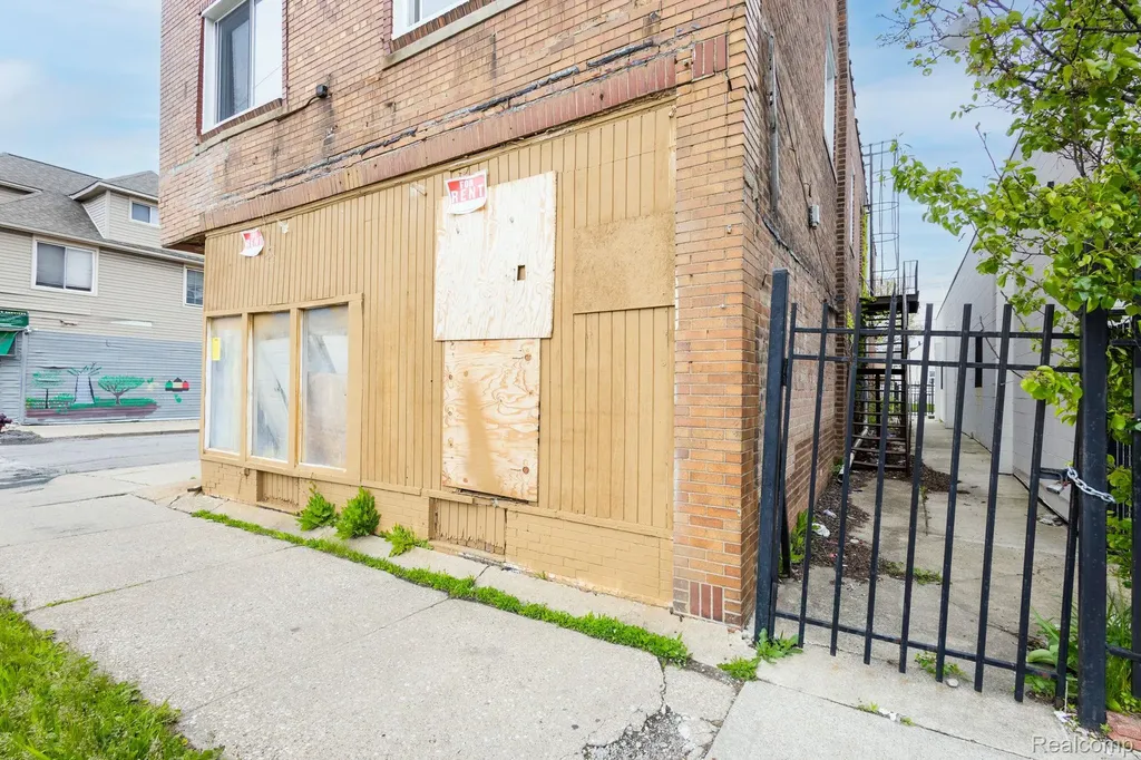 18648 W Warren Avenue Detroit City MI 48228