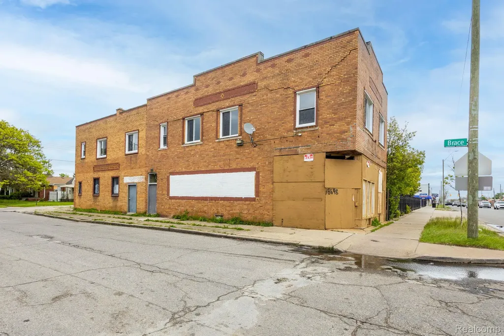 18648 W Warren Avenue Detroit City MI 48228