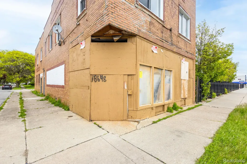 18648 W Warren Avenue Detroit City MI 48228