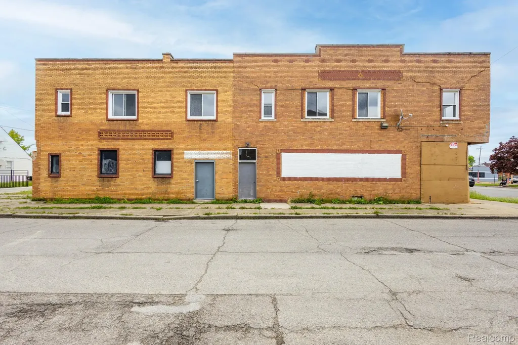 18648 W Warren Avenue Detroit City MI 48228