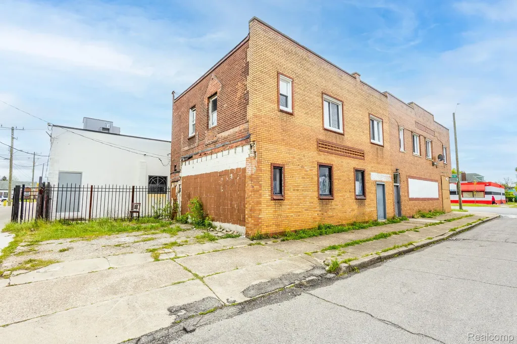 18648 W Warren Avenue Detroit City MI 48228