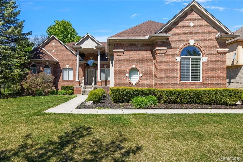 49763 Decker Drive Shelby Charter Township MI 48317