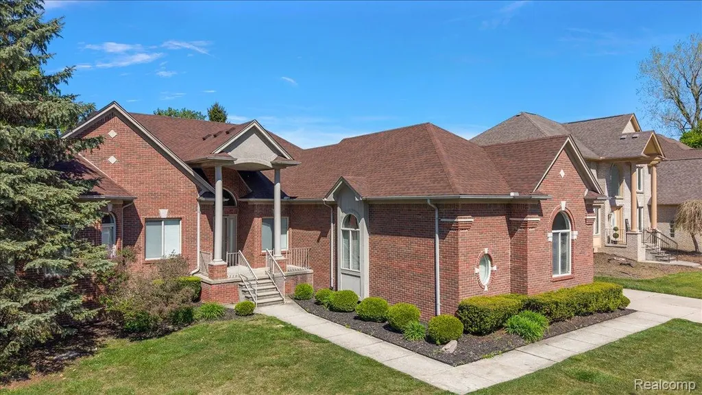 49763 Decker Drive Shelby Charter Township MI 48317