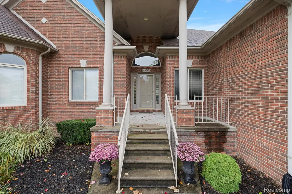 49763 Decker Drive Shelby Charter Township MI 48317