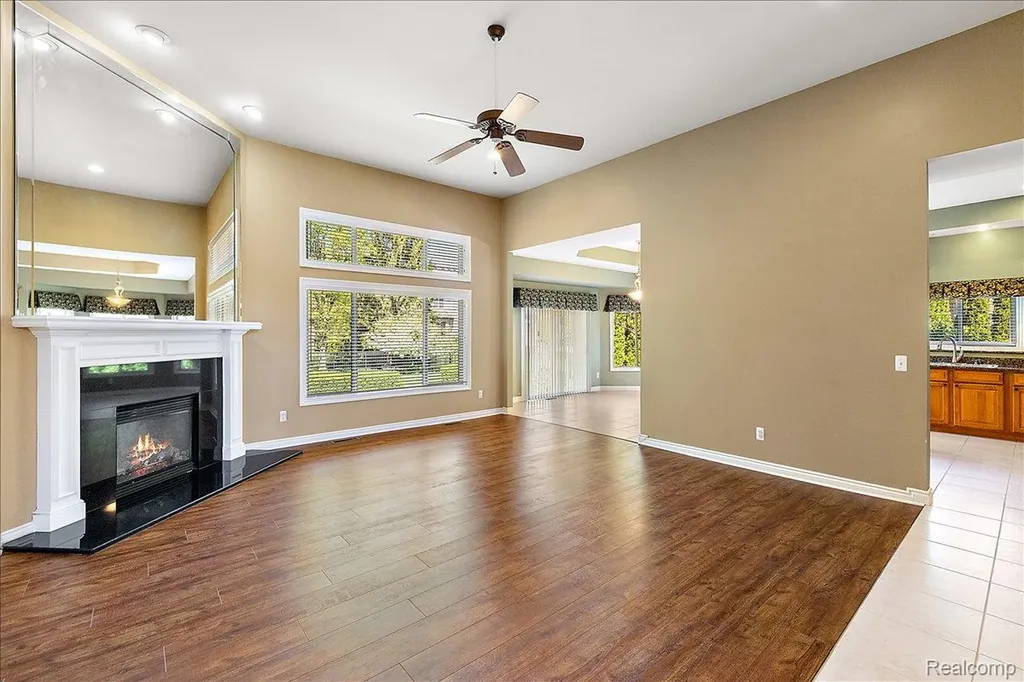 49763 Decker Drive Shelby Charter Township MI 48317