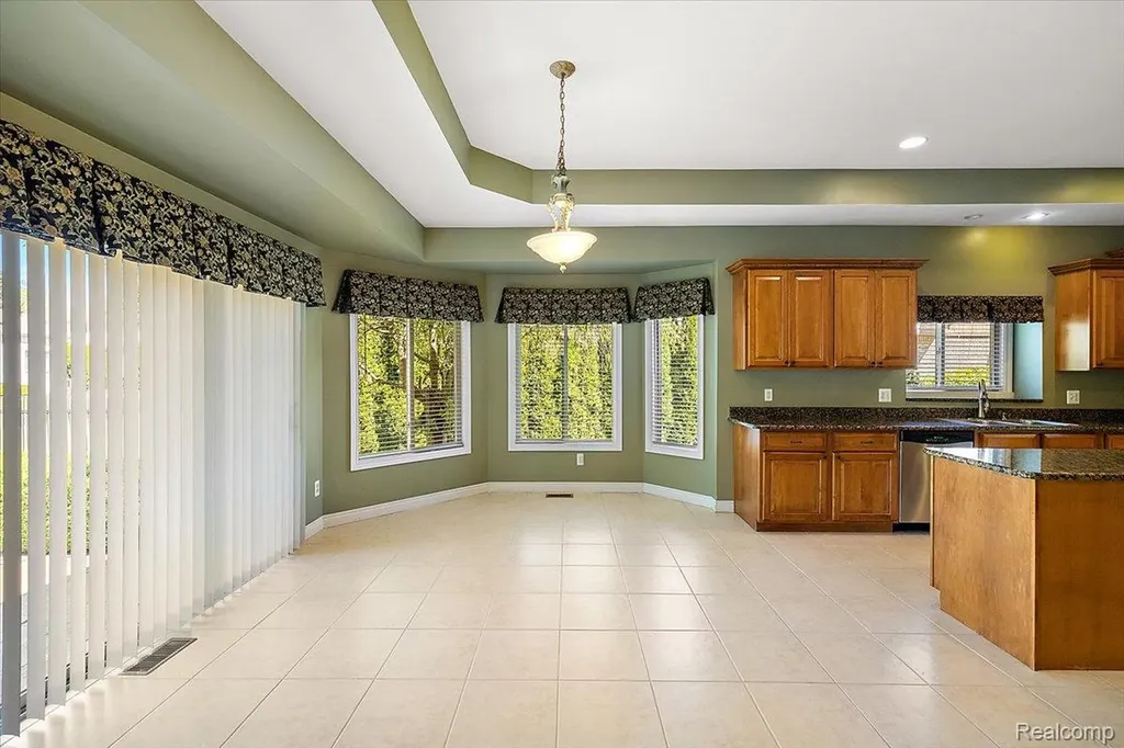 49763 Decker Drive Shelby Charter Township MI 48317