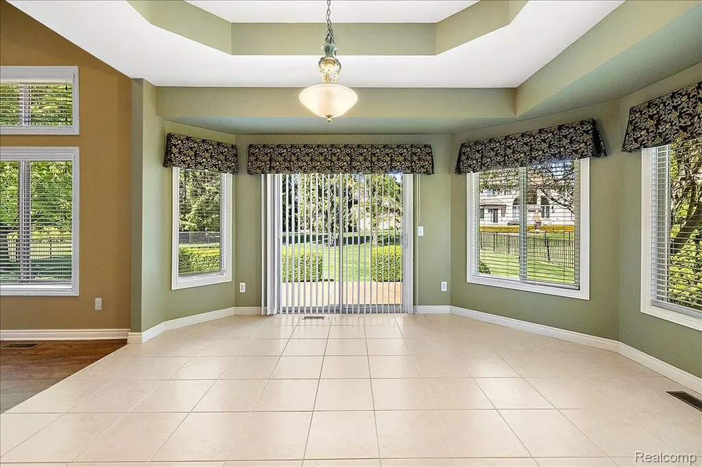 49763 Decker Drive Shelby Charter Township MI 48317