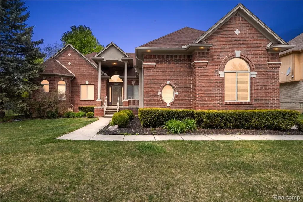 49763 Decker Drive Shelby Charter Township MI 48317