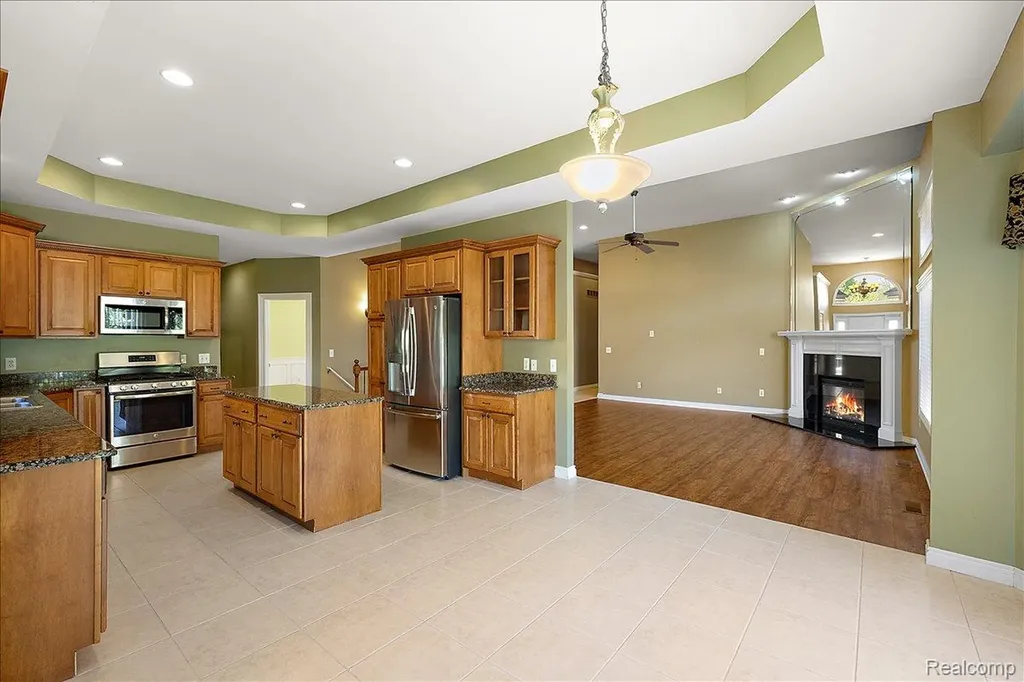 49763 Decker Drive Shelby Charter Township MI 48317