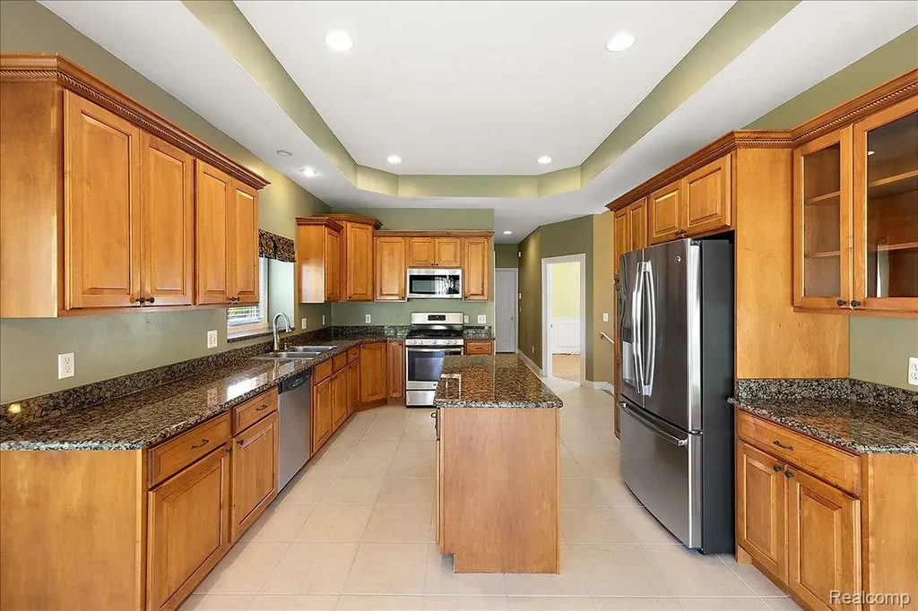 49763 Decker Drive Shelby Charter Township MI 48317
