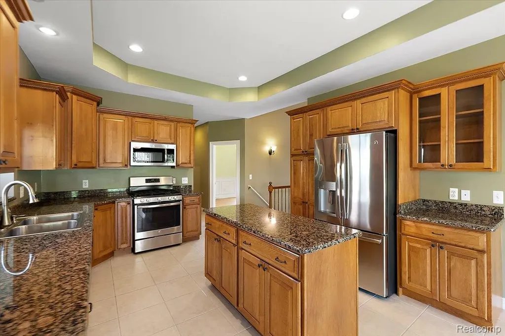 49763 Decker Drive Shelby Charter Township MI 48317
