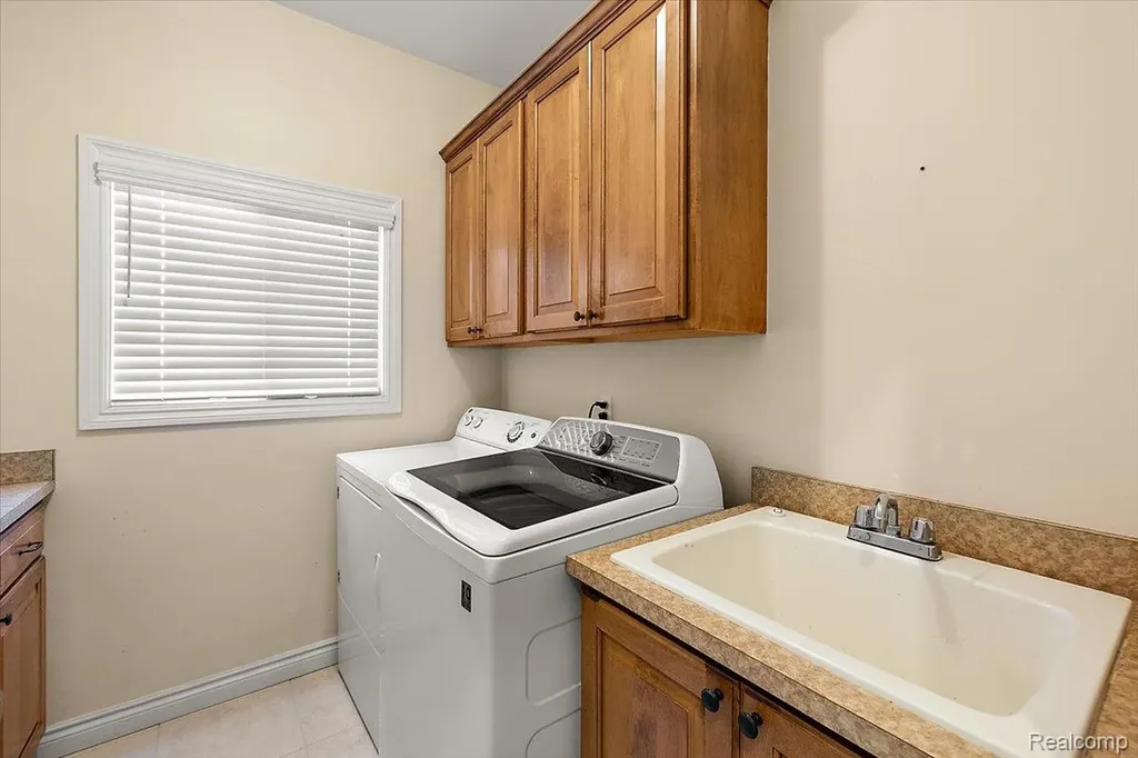 49763 Decker Drive Shelby Charter Township MI 48317