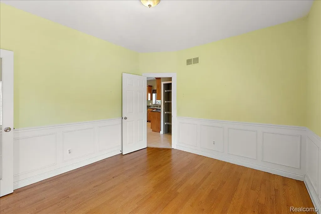 49763 Decker Drive Shelby Charter Township MI 48317