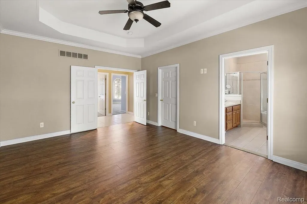 49763 Decker Drive Shelby Charter Township MI 48317