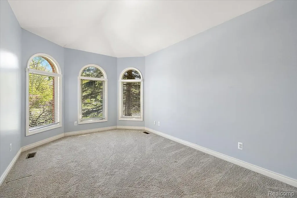49763 Decker Drive Shelby Charter Township MI 48317