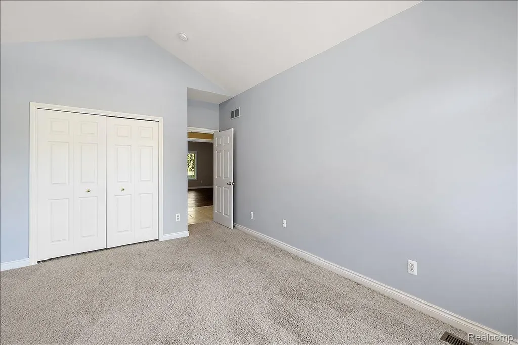 49763 Decker Drive Shelby Charter Township MI 48317