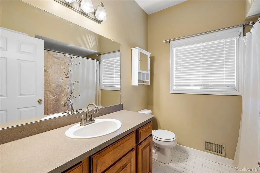 49763 Decker Drive Shelby Charter Township MI 48317