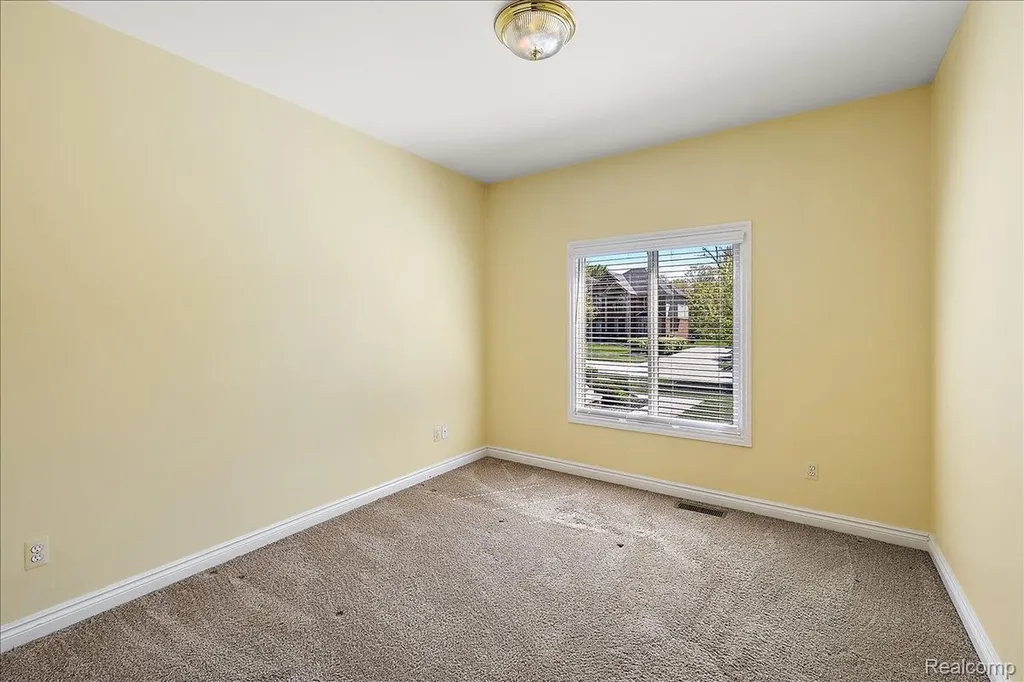 49763 Decker Drive Shelby Charter Township MI 48317