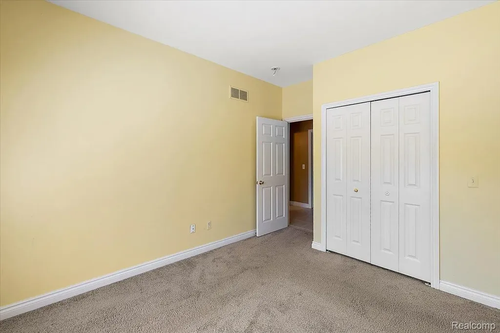 49763 Decker Drive Shelby Charter Township MI 48317