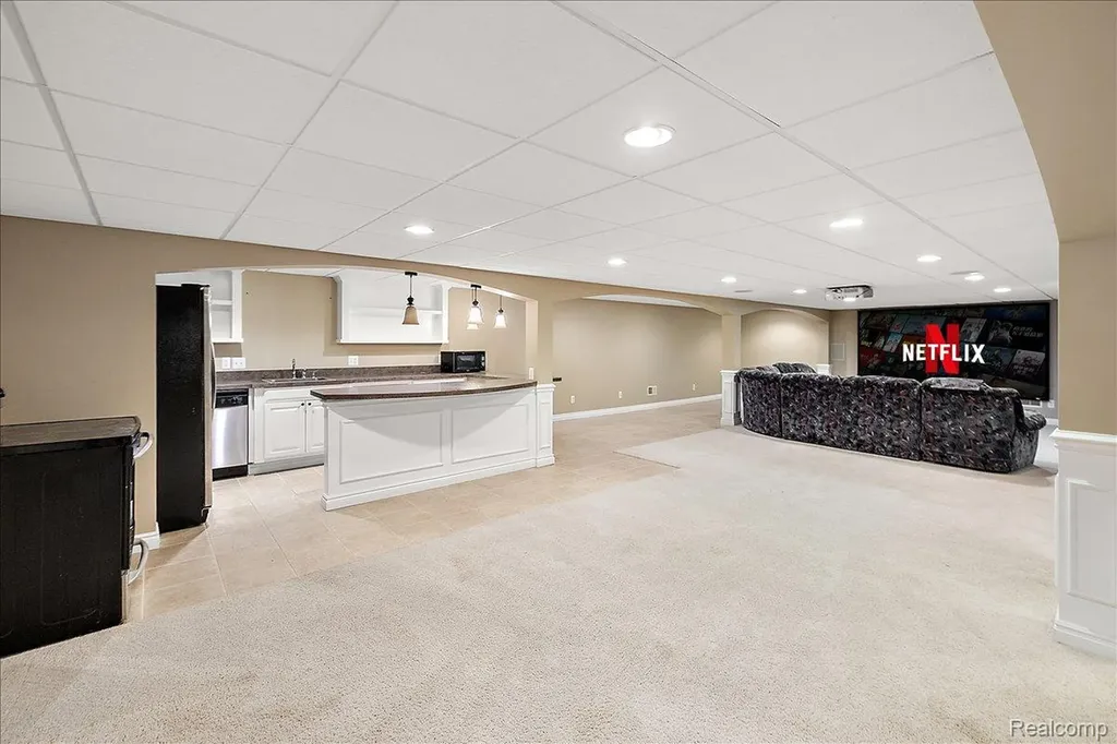 49763 Decker Drive Shelby Charter Township MI 48317