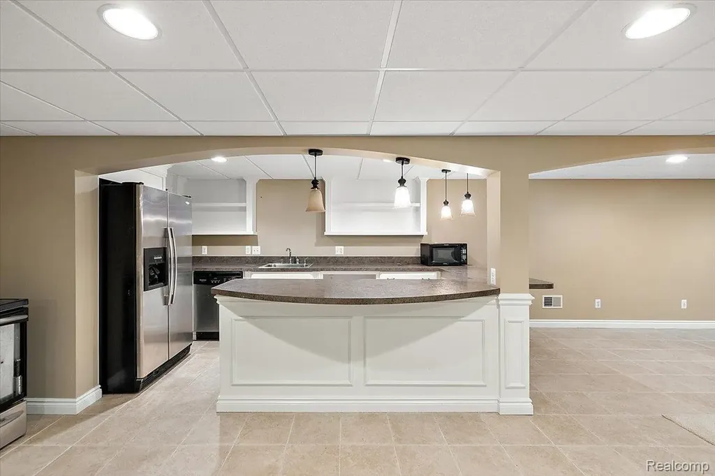 49763 Decker Drive Shelby Charter Township MI 48317