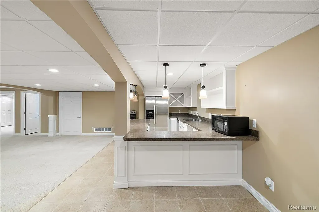 49763 Decker Drive Shelby Charter Township MI 48317