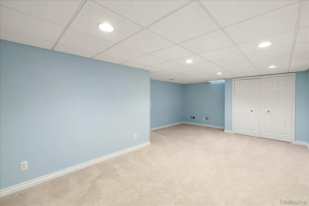 49763 Decker Drive Shelby Charter Township MI 48317