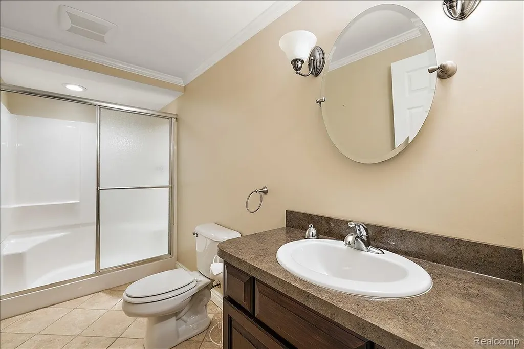 49763 Decker Drive Shelby Charter Township MI 48317