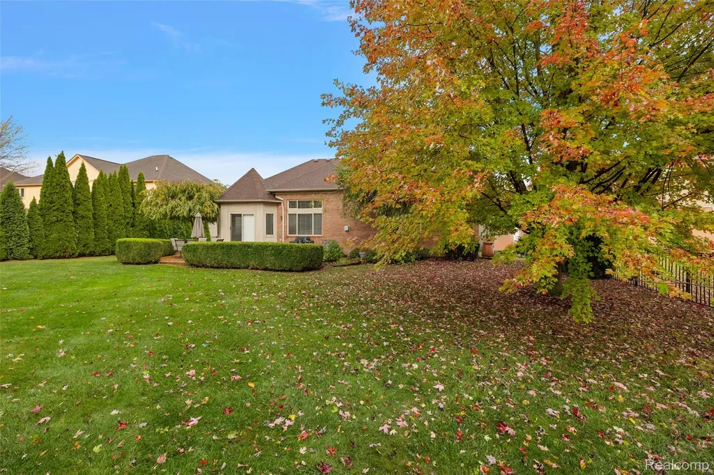 49763 Decker Drive Shelby Charter Township MI 48317