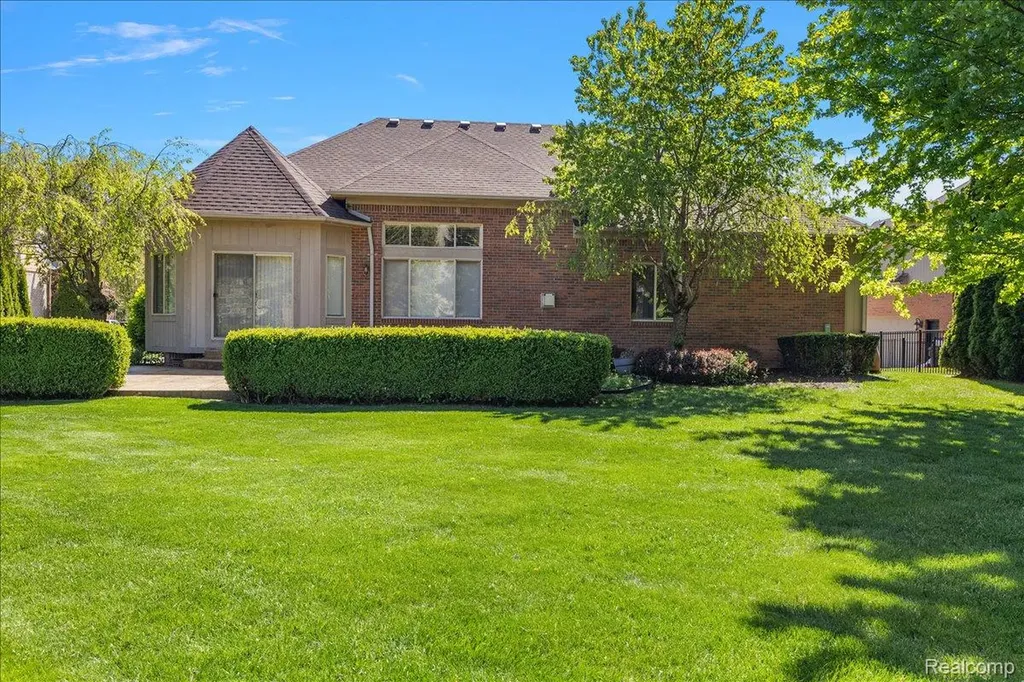 49763 Decker Drive Shelby Charter Township MI 48317