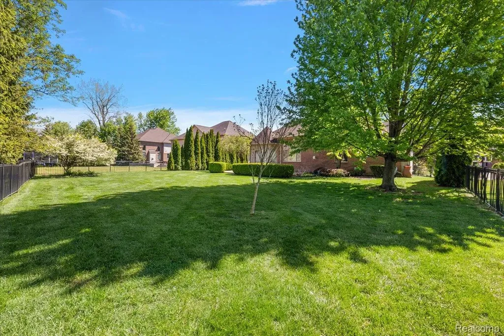 49763 Decker Drive Shelby Charter Township MI 48317