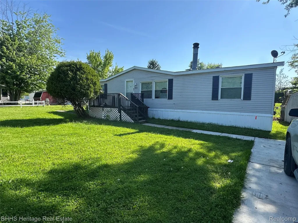 823 Linden Handy Township MI 48836