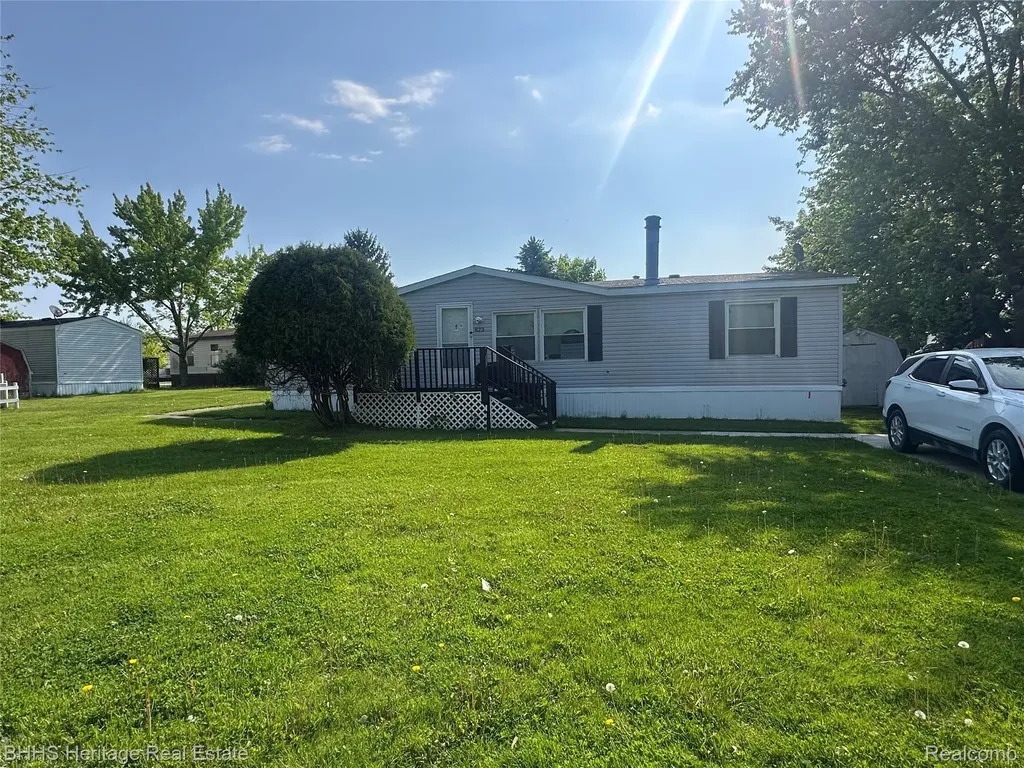 823 Linden Handy Township MI 48836