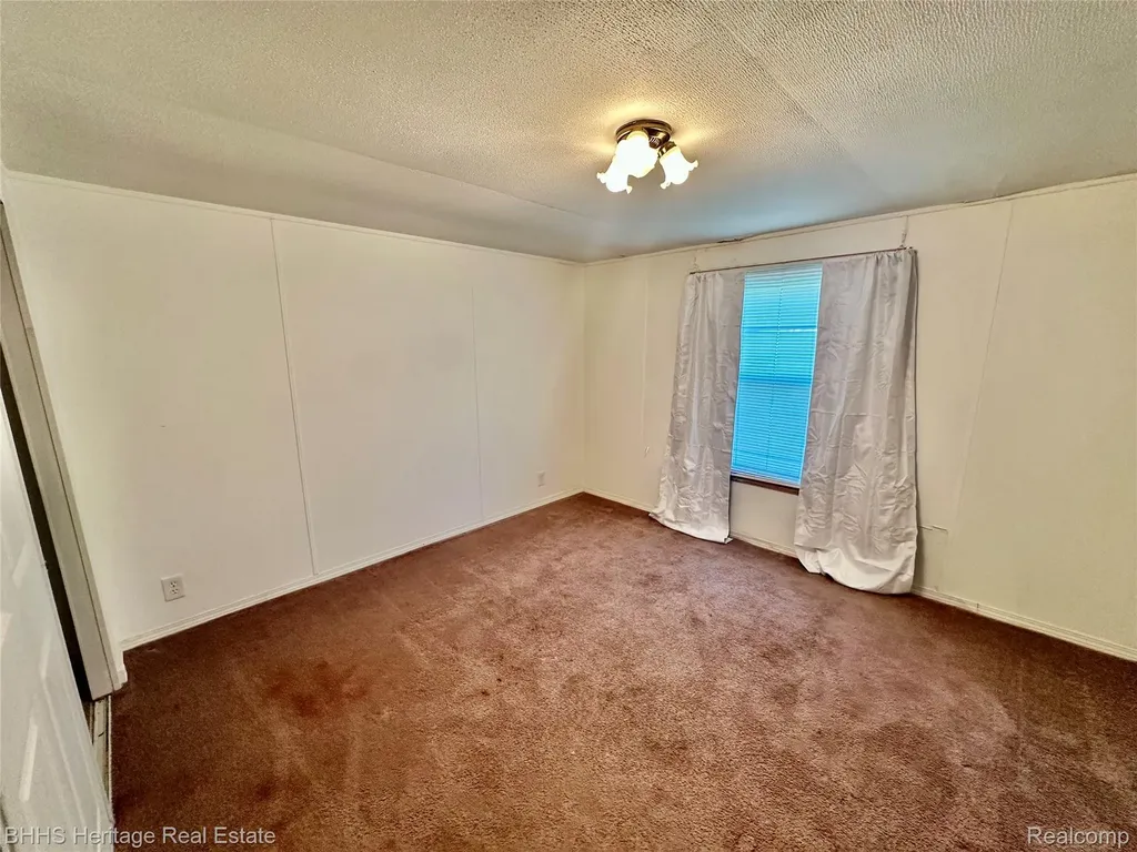 823 Linden Handy Township MI 48836