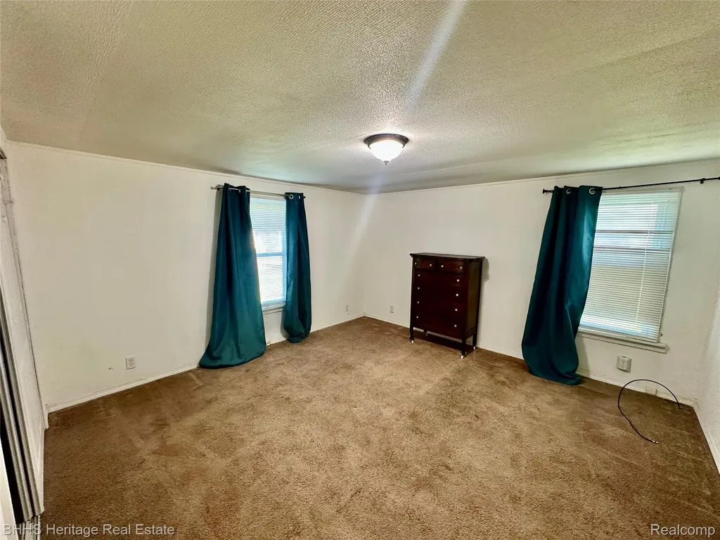 823 Linden Handy Township MI 48836