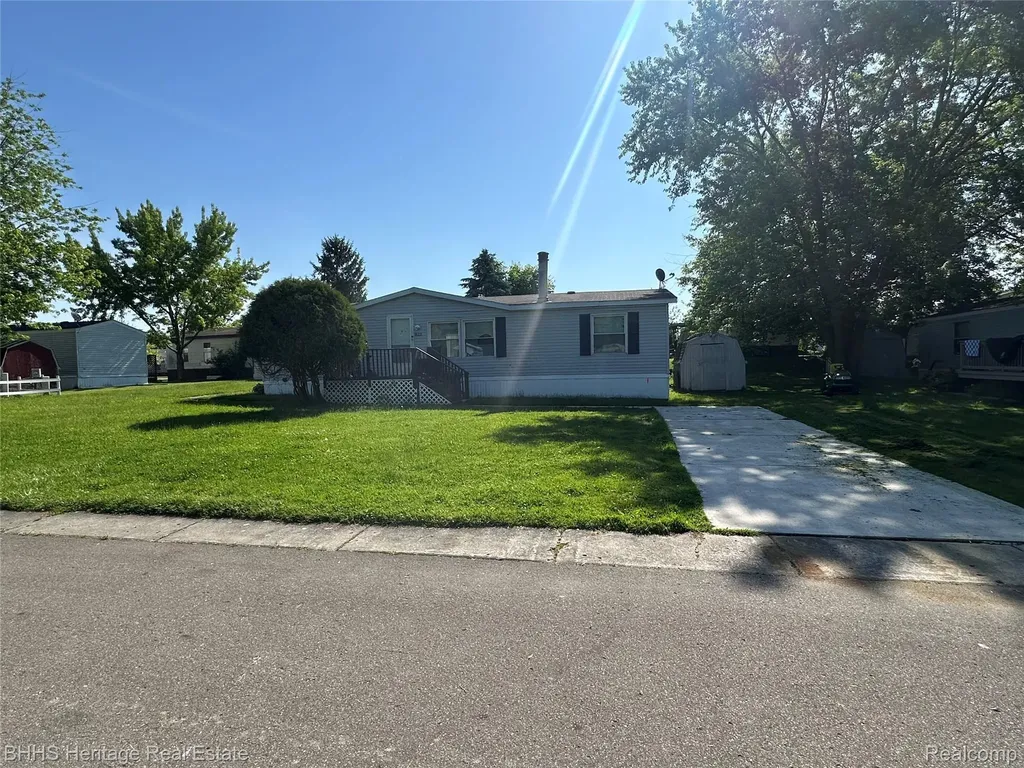 823 Linden Handy Township MI 48836