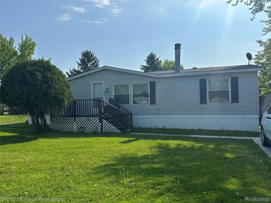823 Linden Handy Township MI 48836