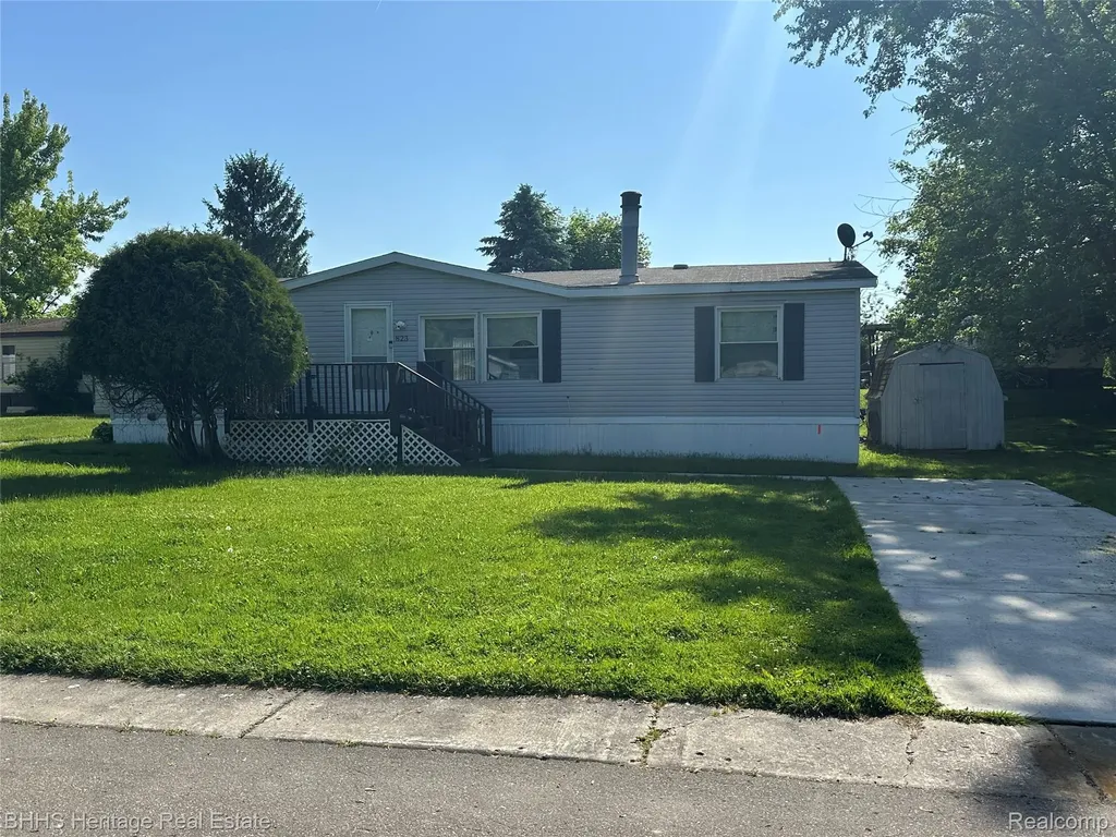 823 Linden Handy Township MI 48836