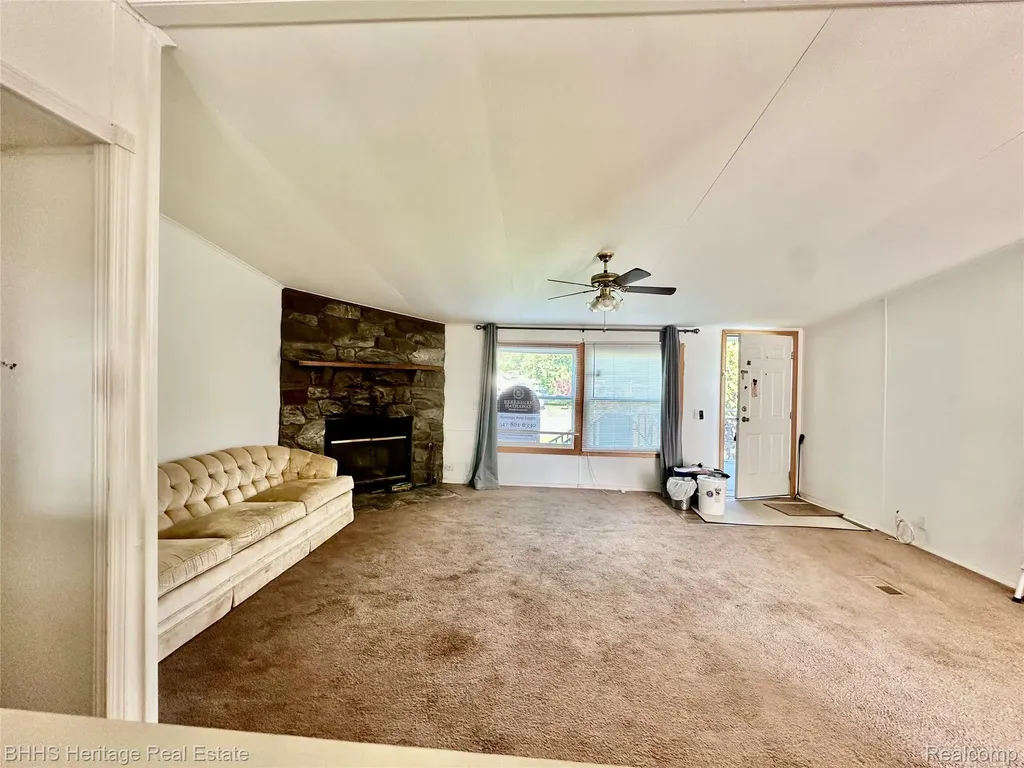 823 Linden Handy Township MI 48836