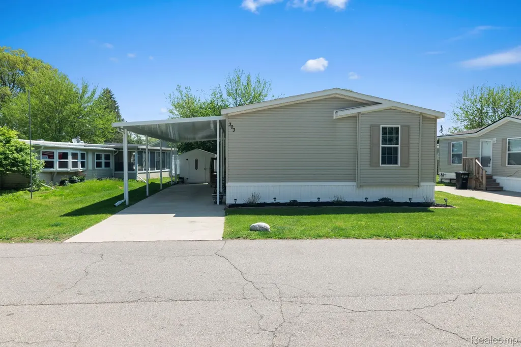 303 Toucan Street Rochester Hills City MI 48309