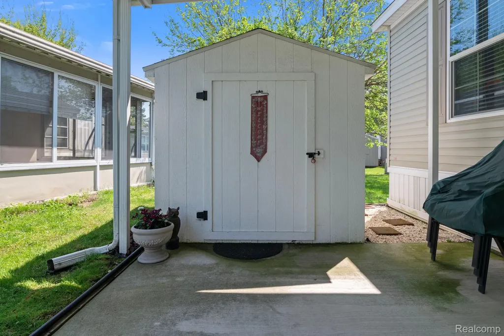 303 Toucan Street Rochester Hills City MI 48309