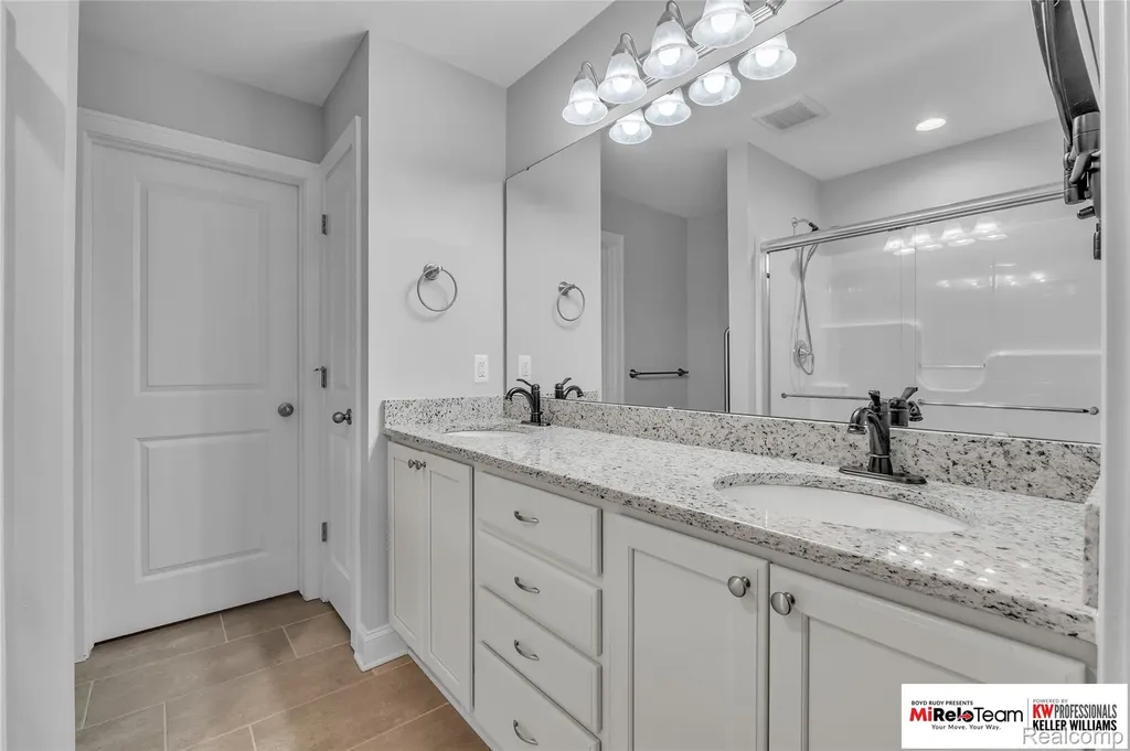 1909 Egret Pointe Genoa Township MI 48843