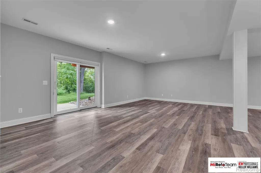 1909 Egret Pointe Genoa Township MI 48843
