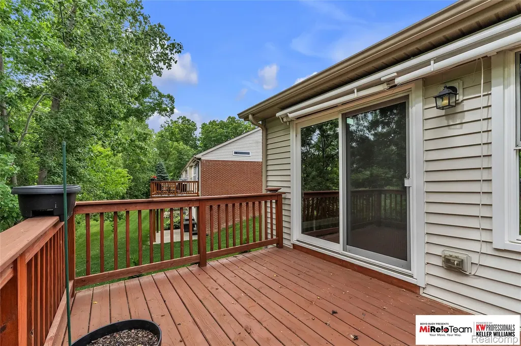 1909 Egret Pointe Genoa Township MI 48843