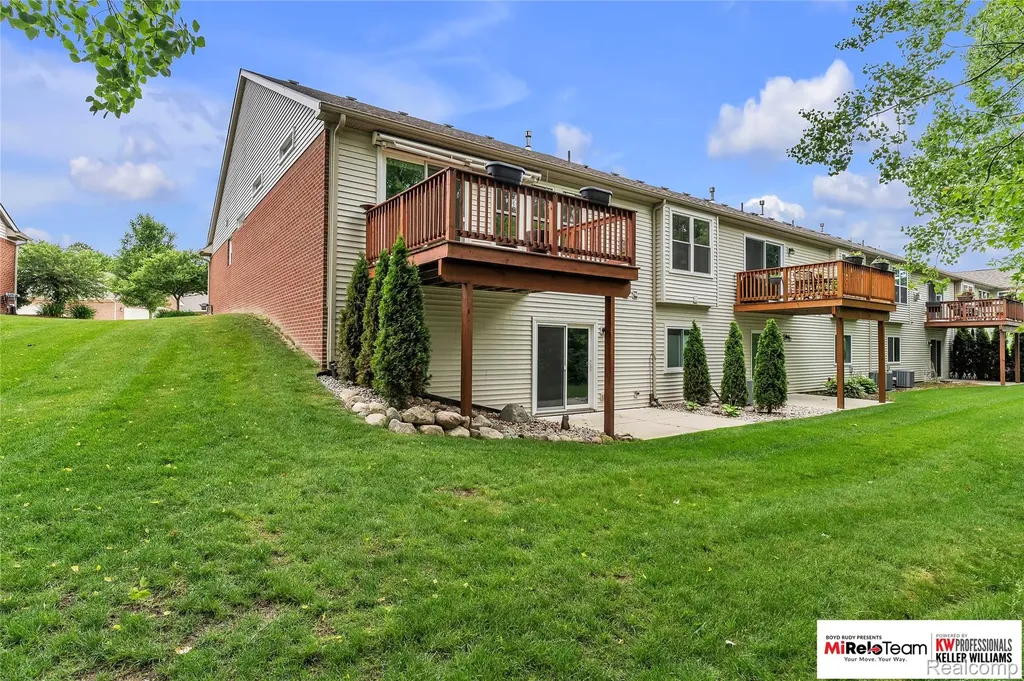 1909 Egret Pointe Genoa Township MI 48843