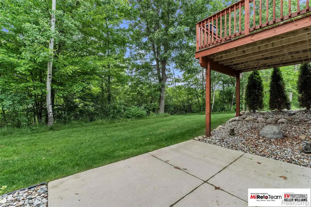 1909 Egret Pointe Genoa Township MI 48843